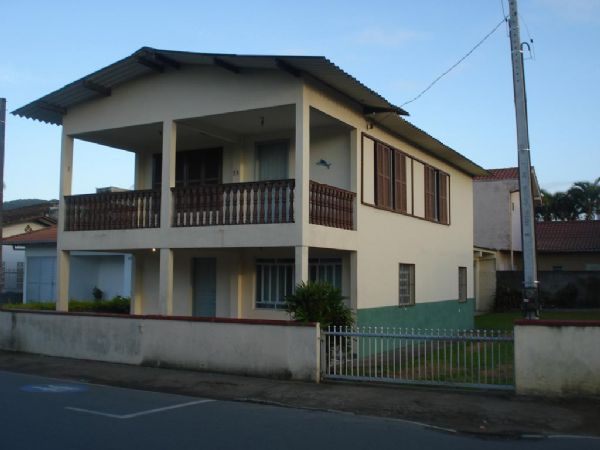 Casa na Av. Rio do Sul em Grav