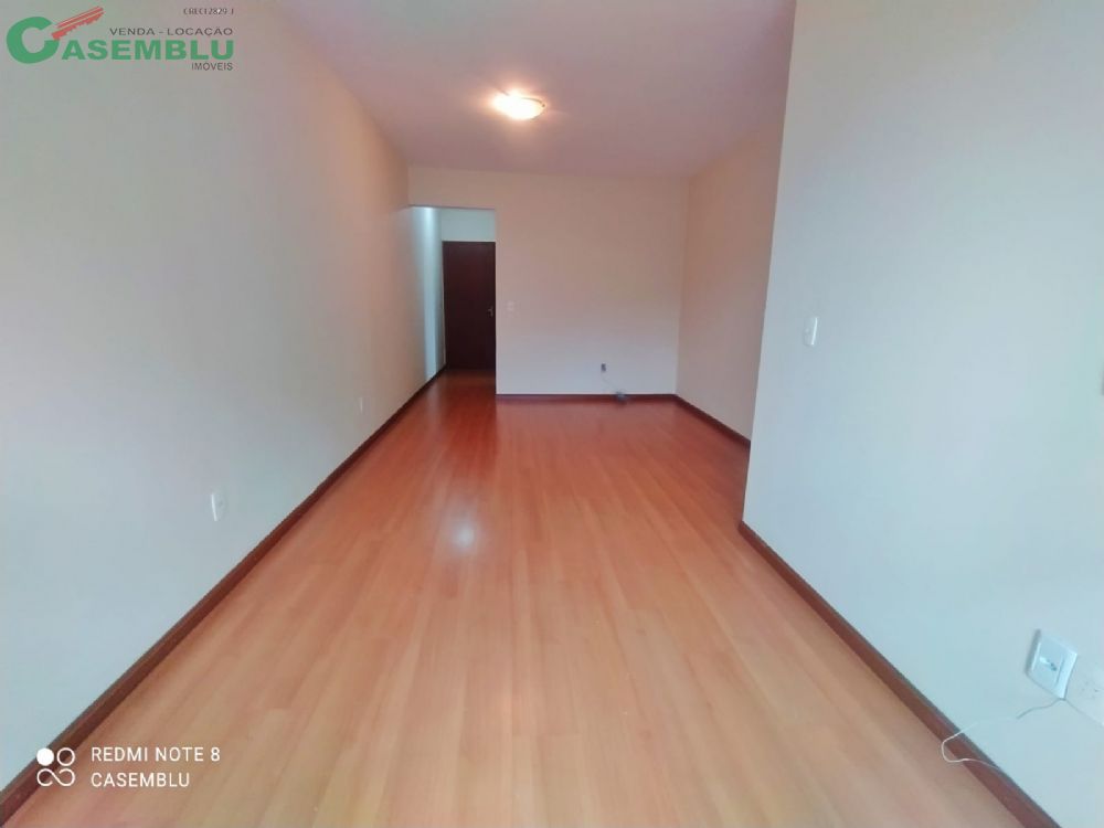 ALUGA! 

Amplo apartamento r