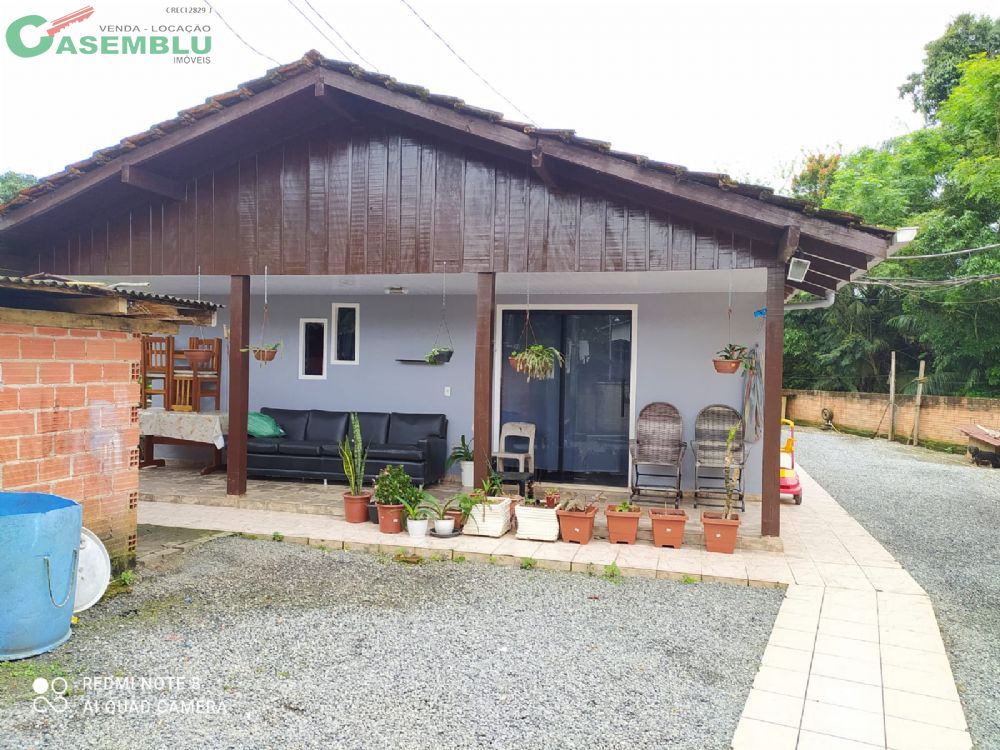 Espaçosa casa a venda no bairr