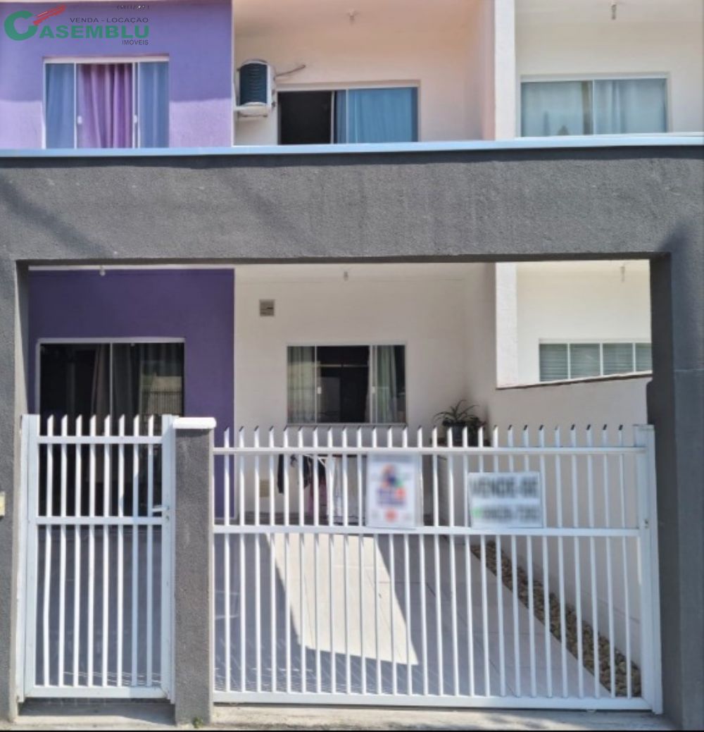 Lindo e espaçoso sobrado a ven