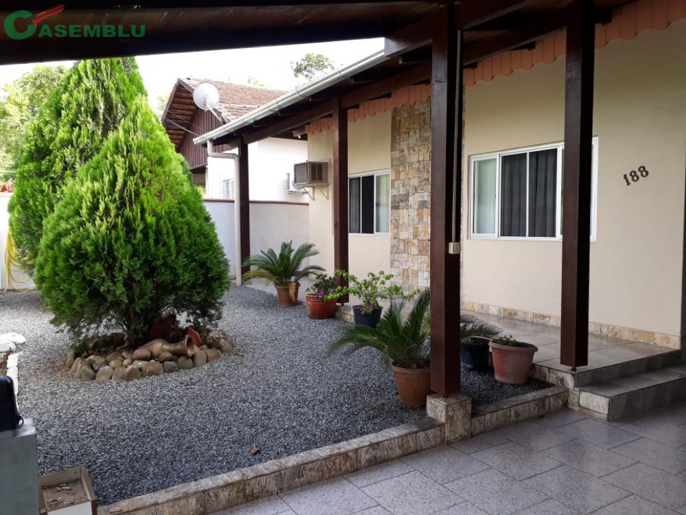 Casa alvenaria com 03 dormitór