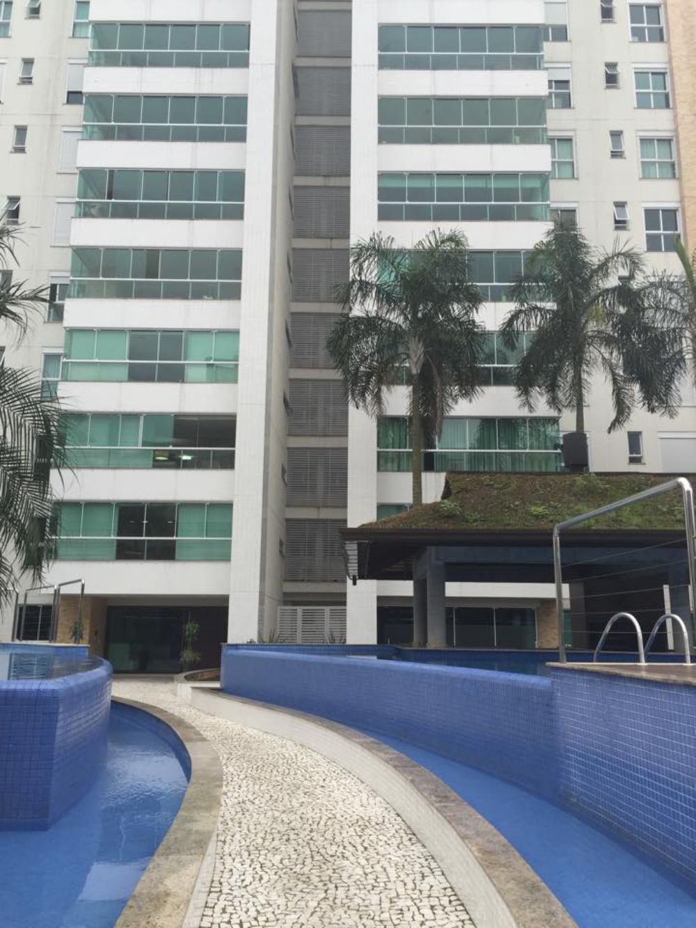 Amplo apartamento em ótimo con