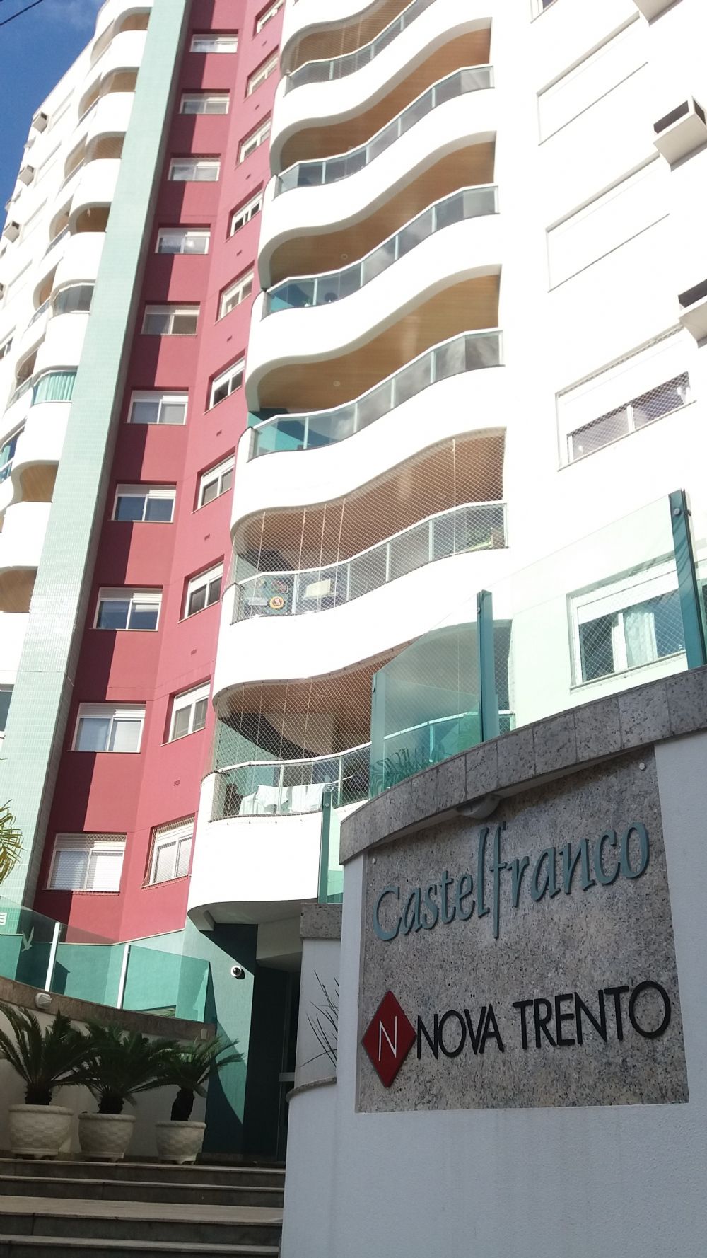 Amplo apartamento com acabamen